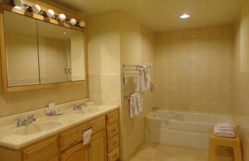 North Hollywood Hotel | Mikado Hotel