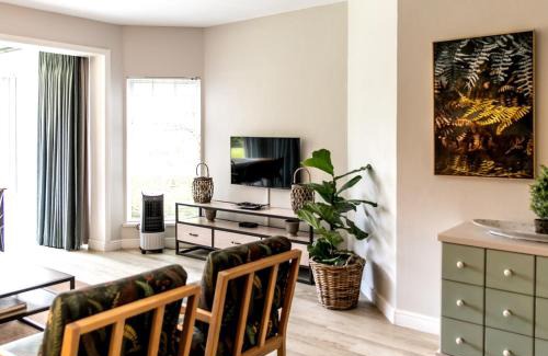 Eastcliff Apartment | Milas Place Spacious & Comfortable at Bayview