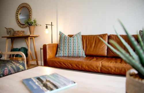 Eastcliff Apartment | Milas Place Spacious & Comfortable at Bayview