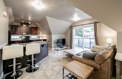 Edmonton House | MILL CREEK RAVINE - PRIVATE & QUIET - TRAILS & PARKS - RUNNERS & SKIERS