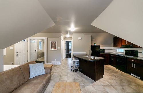 Edmonton House | MILL CREEK RAVINE - PRIVATE & QUIET - TRAILS & PARKS - RUNNERS & SKIERS