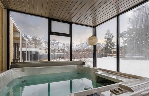 Holladay House | Millcreek · Mid-Century Mod 3bd w hot tub, Mt. views, and yard