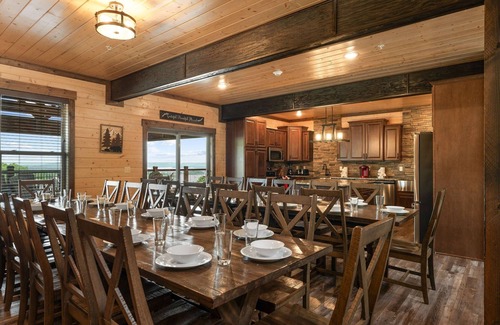 Branson House | Million Dollar View-Pvt Indoor Pool-Basketball Court-Free Tickets-Hot Tub-Games-Sleeps 52-Lake View