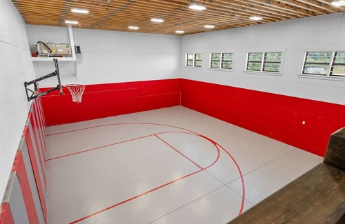 Branson House | Million Dollar View-Pvt Indoor Pool-Basketball Court-Free Tickets-Hot Tub-Games-Sleeps 52-Lake View