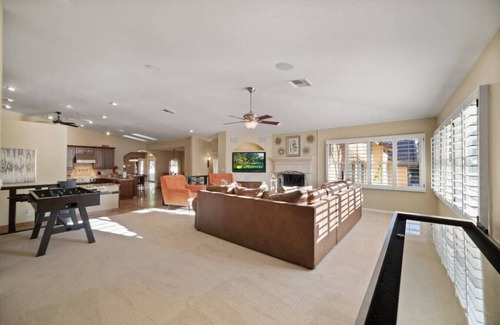 Cactus Acres House | Million $ Dream Villa+Live in Luxury with It ALL+SportCourt+Putting Green+Hot Tub