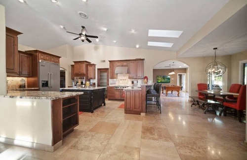 Cactus Acres House | Million $ Dream Villa+Live in Luxury with It ALL+SportCourt+Putting Green+Hot Tub