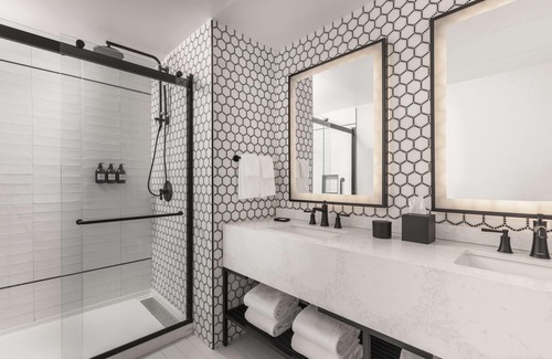 Charleston Historic District Hotel | Mills House Charleston, Curio Collection by Hilton