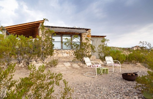 Study Butte-Terlingua Apartment | Mimi's Guestroom - Texas' best kept secret!