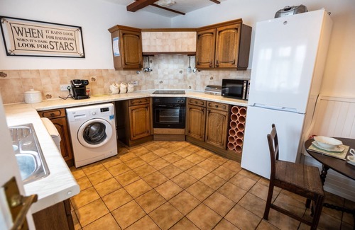 Dulas Cottage | Minffordd Cottage, Moelfre - sleeps 4 guests in 2 bedrooms