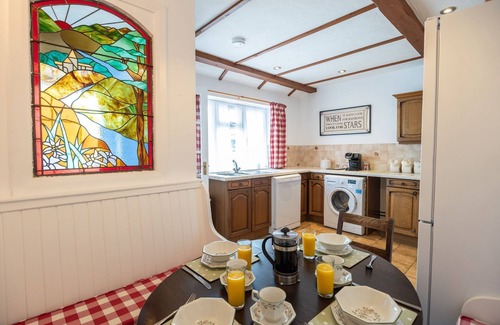 Dulas Cottage | Minffordd Cottage, Moelfre - sleeps 4 guests in 2 bedrooms
