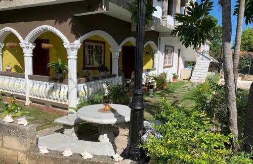 New Hope House | Mini Cozy Lodging