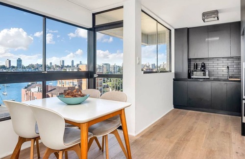 Potts Point Apartment | Mini Manhattan Potts Point Harbourview Retreat
