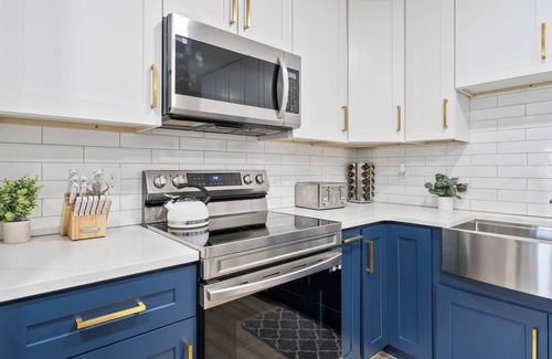 Sun Bay South House | Mini RES0RT! Pool, Fire Pit, Golf, Billiards, Games, Close to everything!