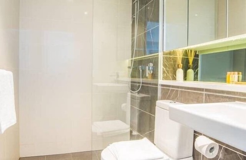 Wentworth Point Apartment | Minimalism modern 1bdr apt waterview P Coles