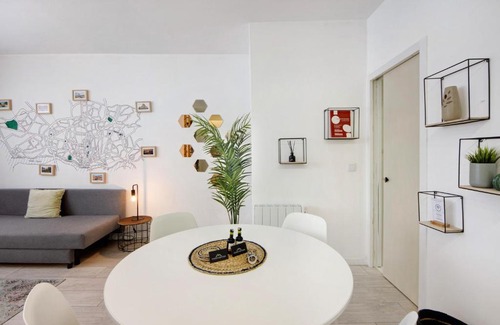 Ramalde Apartment | Minimalist Studio City Centre