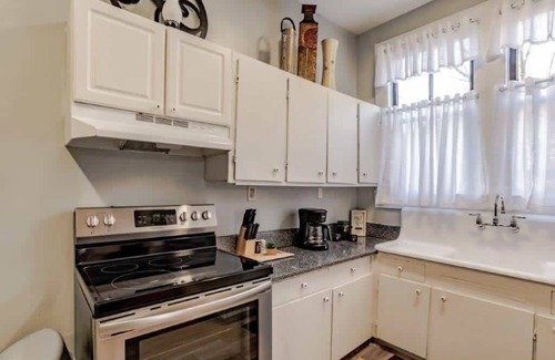 Mobile Apartment | Mins from Downtown & Dining - Dauphin Darling 1