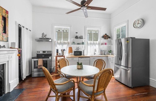 Mobile Cottage | Mins from downtown entertainment - Pet Friendly Historic Montegeux Cottage