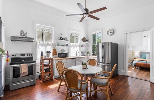 Mobile Cottage | Mins from downtown entertainment - Pet Friendly Historic Montegeux Cottage