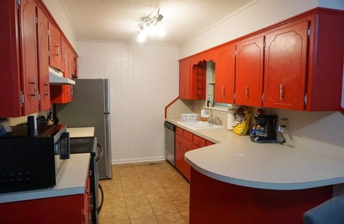 River Mountain House | Mins to River Mountain Park, Dining, & Shopping!