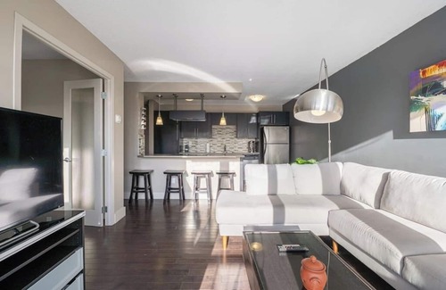 Southwest Calgary Apartment | Mins to Stampede | Parking | Central DT Condo