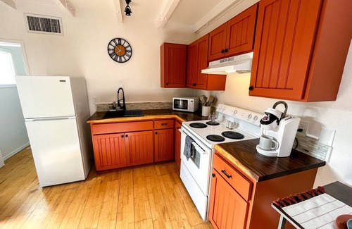 West University Apartment | Mins to UA, 4th, Downtown