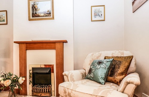 Wimborne Cottage | MINSTER COTTAGE, pet friendly, with open fire in Wimborne Minster