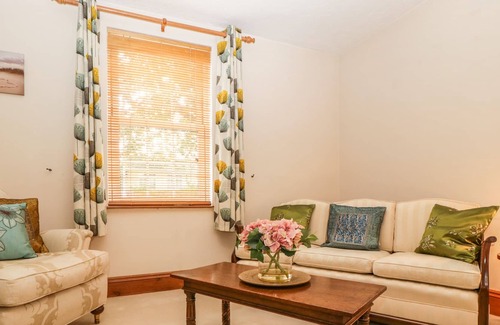 Wimborne Cottage | MINSTER COTTAGE, pet friendly, with open fire in Wimborne Minster