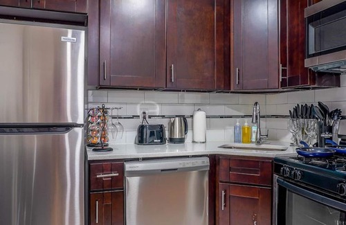 Wood-Ridge Apartment | ★Mint 2 Bd Apt | 10 min to American Dream Mall | Near NYC & EWR Airport★