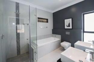 Greater Johannesburg Metropolitan Area Apartment | Mint Hotel Sandhurst