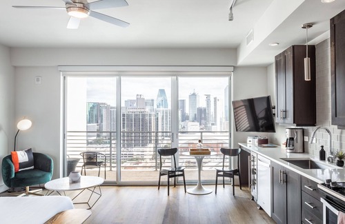 Uptown Apartment | Mint House Dallas – Victory Park