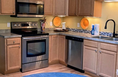 Savannah Apartment | Minutes Away Tybee Beach & Historic Downtown-2BR/1BA-Pet OK