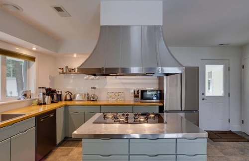 St. Michaels House | Minutes from Downtown St. Michaels | Guest House | Pool | Private Dock