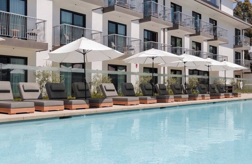 Inglewood House | Minutes from LAX: Room with All Modern Amenities | Outdoor Pool