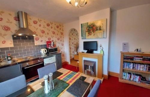 Raymonds Hill Apartment | Minutes from Lyme Regis Self-Catering Suite with Stunning Countryside Views & Double Bath