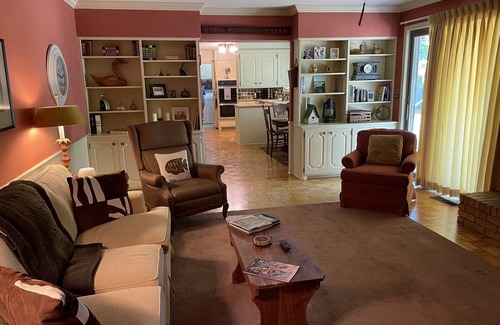 Stillwater House | Minutes to campus 2mi to Boone Pickens or 3 to the Fairground