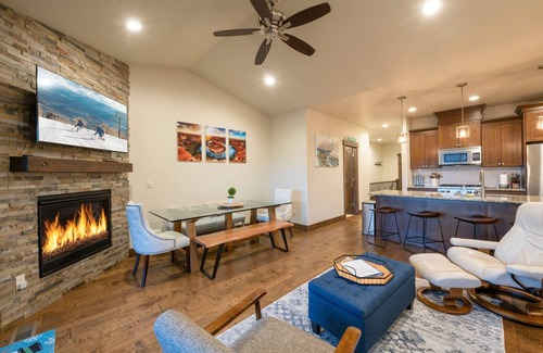 Park City House | Minutes to Deer Valley and Park City, Private Hot Tub, Mountain Views, Living + Family, More