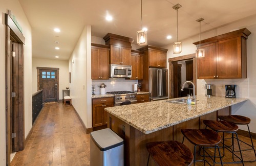 Park City House | Minutes to Deer Valley and Park City, Private Hot Tub, Mountain Views, Living + Family, More