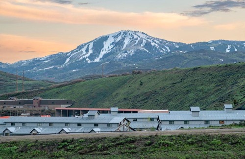 Park City House | Minutes to Deer Valley and Park City, Private Hot Tub, Mountain Views, Living + Family, More