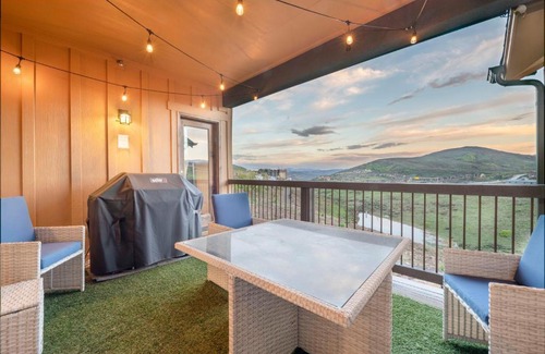 Park City House | Minutes to Deer Valley and Park City, Private Hot Tub, Mountain Views, Living + Family, More