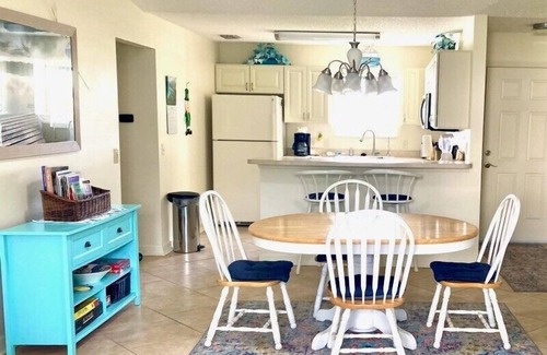 Duval House | Minutes to entertainment, activities and more!