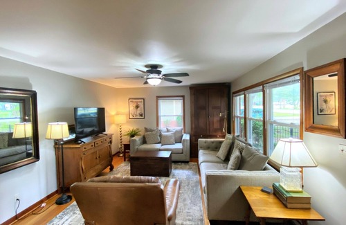 Apex House | Minutes to historical Apex, family friendly home.