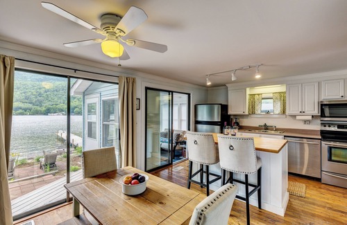 Newbury House | Minutes to skiing at Mt. Sunapee, enjoy mountain views over Lake Sunapee