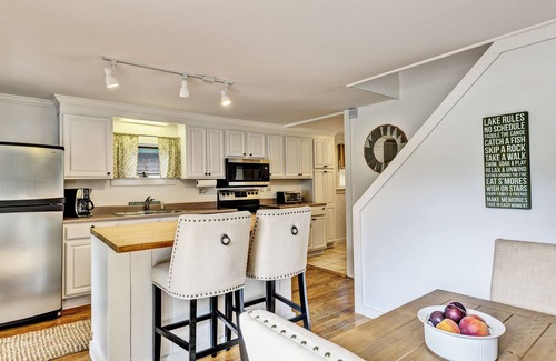 Newbury House | Minutes to skiing at Mt. Sunapee, enjoy mountain views over Lake Sunapee