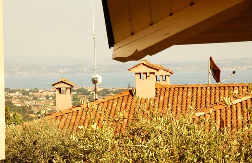 Polpenazze del Garda House | Miralago Apartment. Wonderful two-room apartment with lake view and parking.