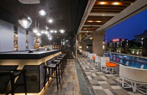 Zhongshan Hotel | Miramar Garden Taipei