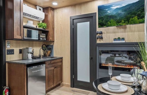 Caton Cabin | Mirror Cabin-Luxury-Hot Tub-FirePit-Secluded