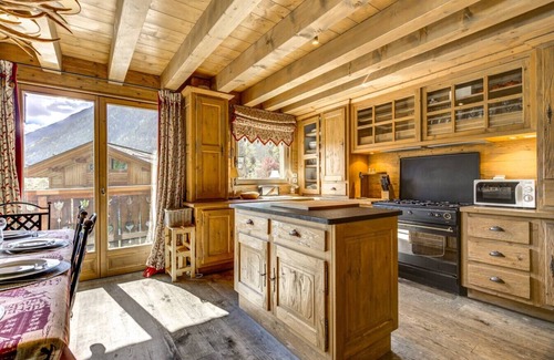 Les Praz-de-Chamonix Ski Chalet | Mishka - Chalet 500m Flégère | Fireplace | Garden 180° View