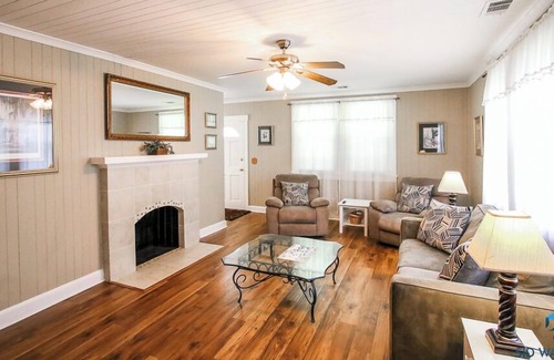 Richmond Hill House | Miss Audrey, Cozy Historic Cottage*Mins to I-95