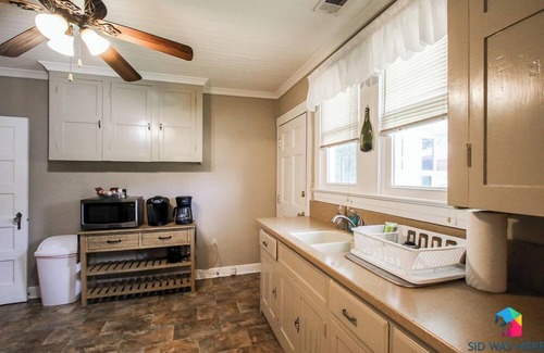 Richmond Hill House | Miss Audrey, Cozy Historic Cottage*Mins to I-95