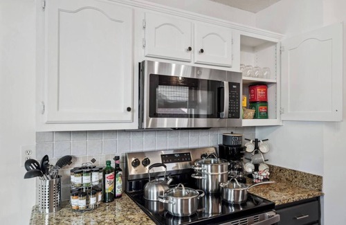 Southaven House | Miss Zen - Garden Bungalow/Fenced Yard - King Beds - 5 min to Landers Center